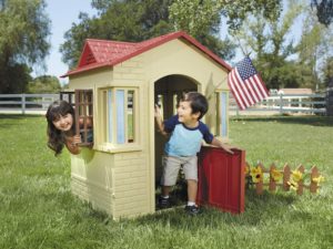 8 Shopping Tips in Purchasing the Best Playhouse For Your Kids