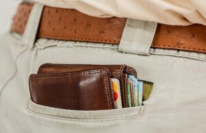 Trendy Slim wallets to gift your Men